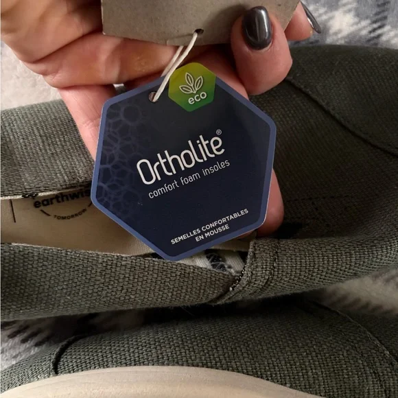 Toms Women's Green Canvas Loafers - Picture 5 of 5